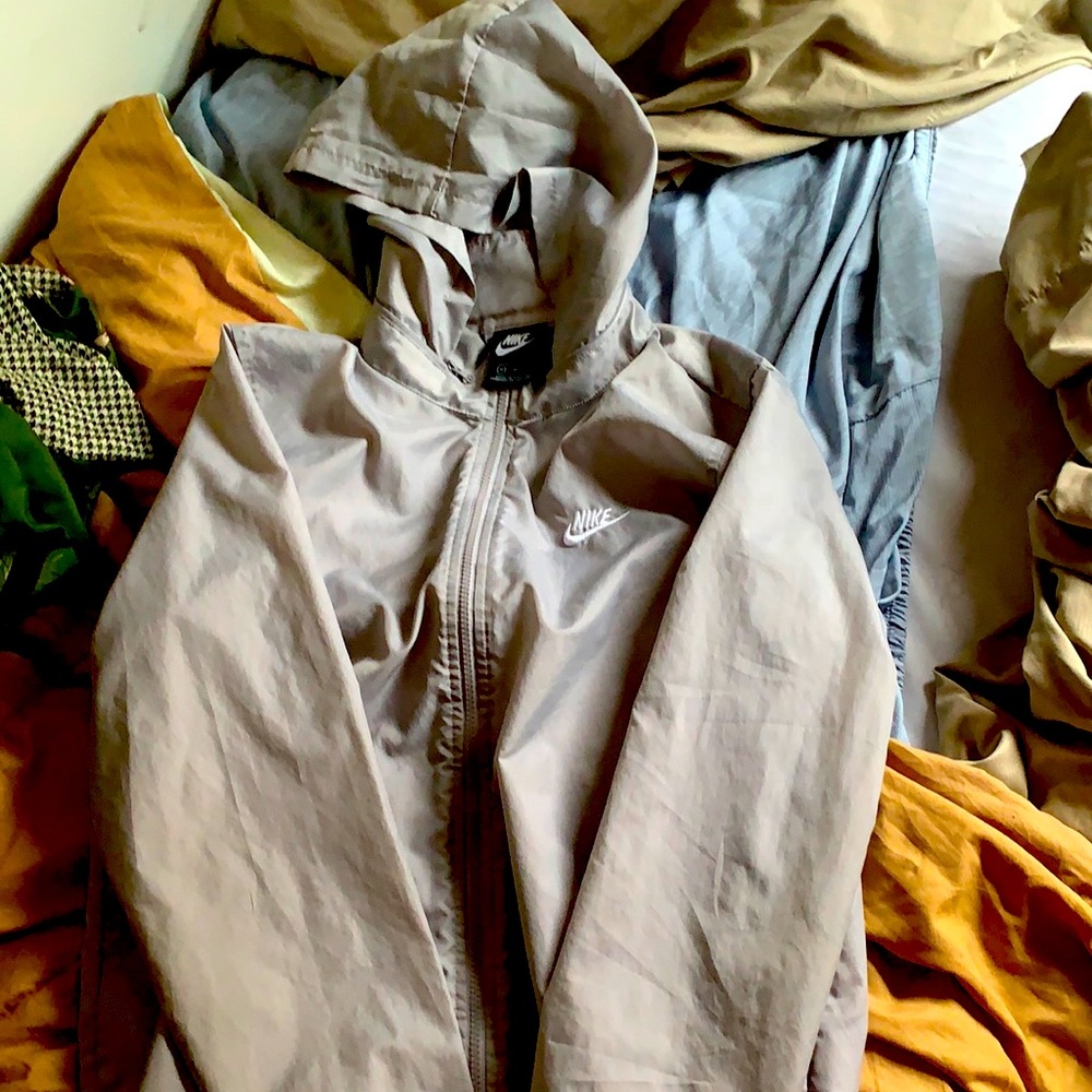 Nike men’s grey windbreaker adjustable hood